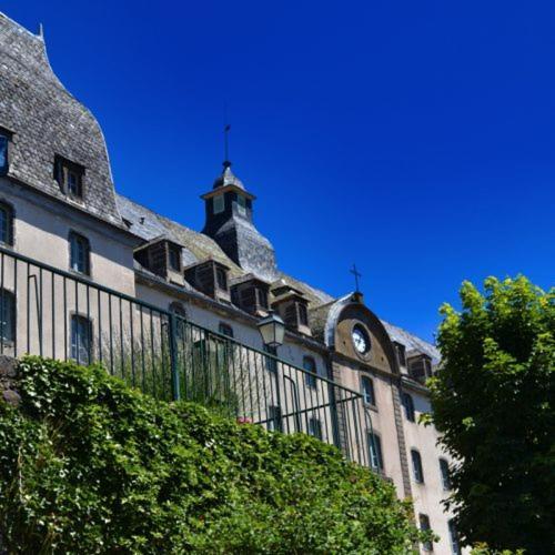 Logis Hotel Ancien Grand Seminaire Saint-Flour  Ngoại thất bức ảnh